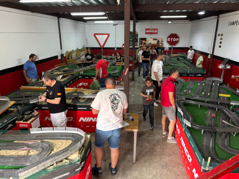 Vista panorámica del RallySlot Portugal 2024 en Club Slot Medina Cars